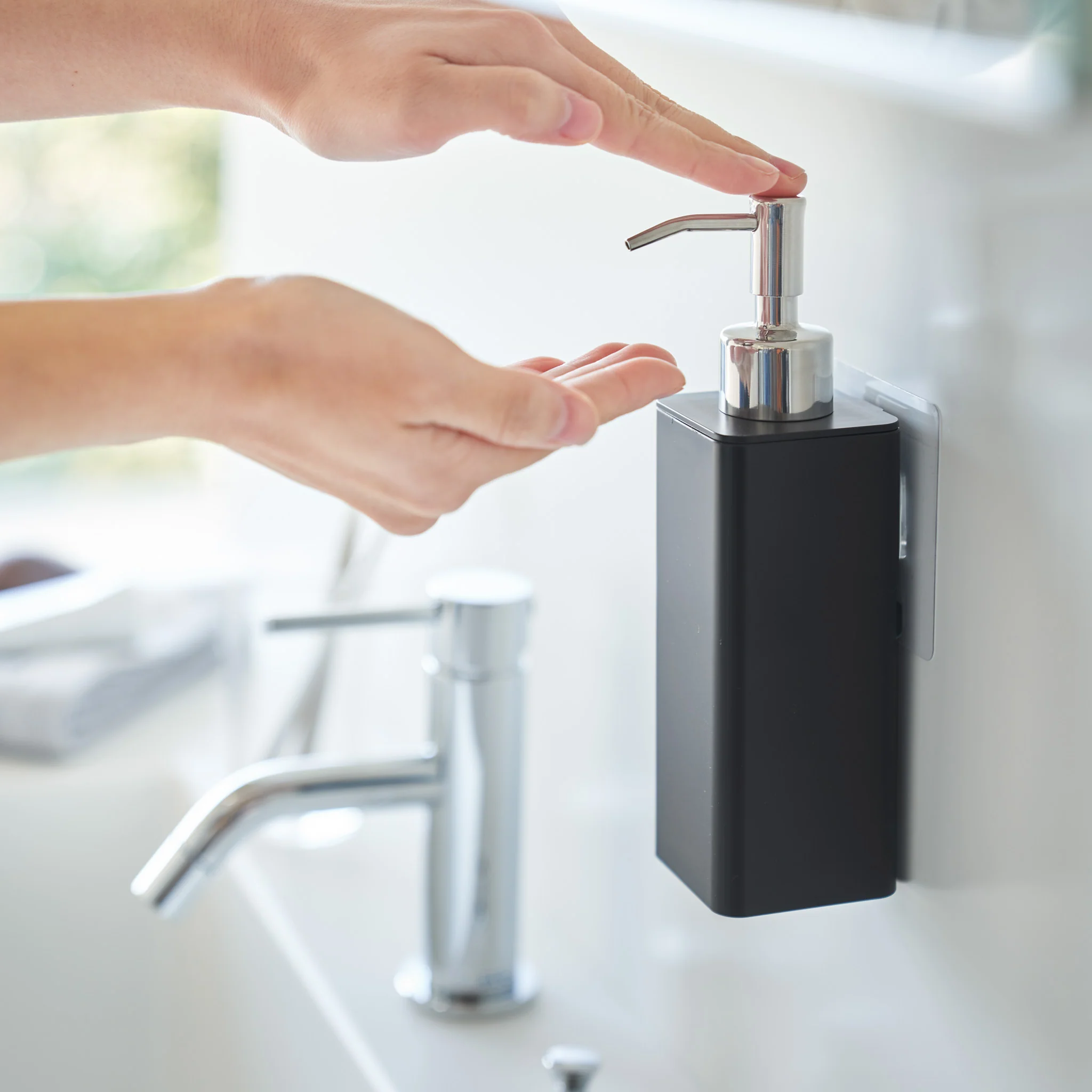 Film Hook Self-Adhesive Soap Dispenser - Image 11
