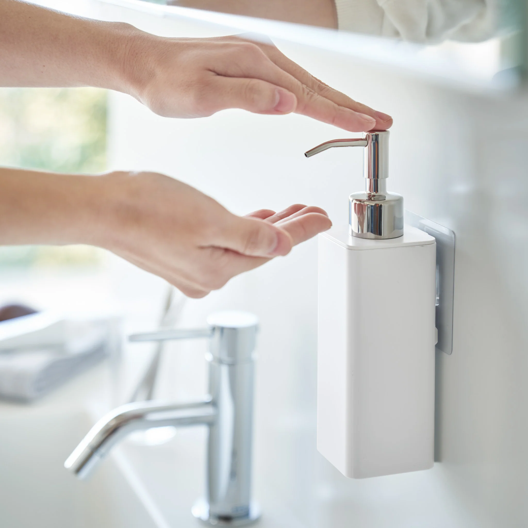 Film Hook Self-Adhesive Soap Dispenser - Image 3