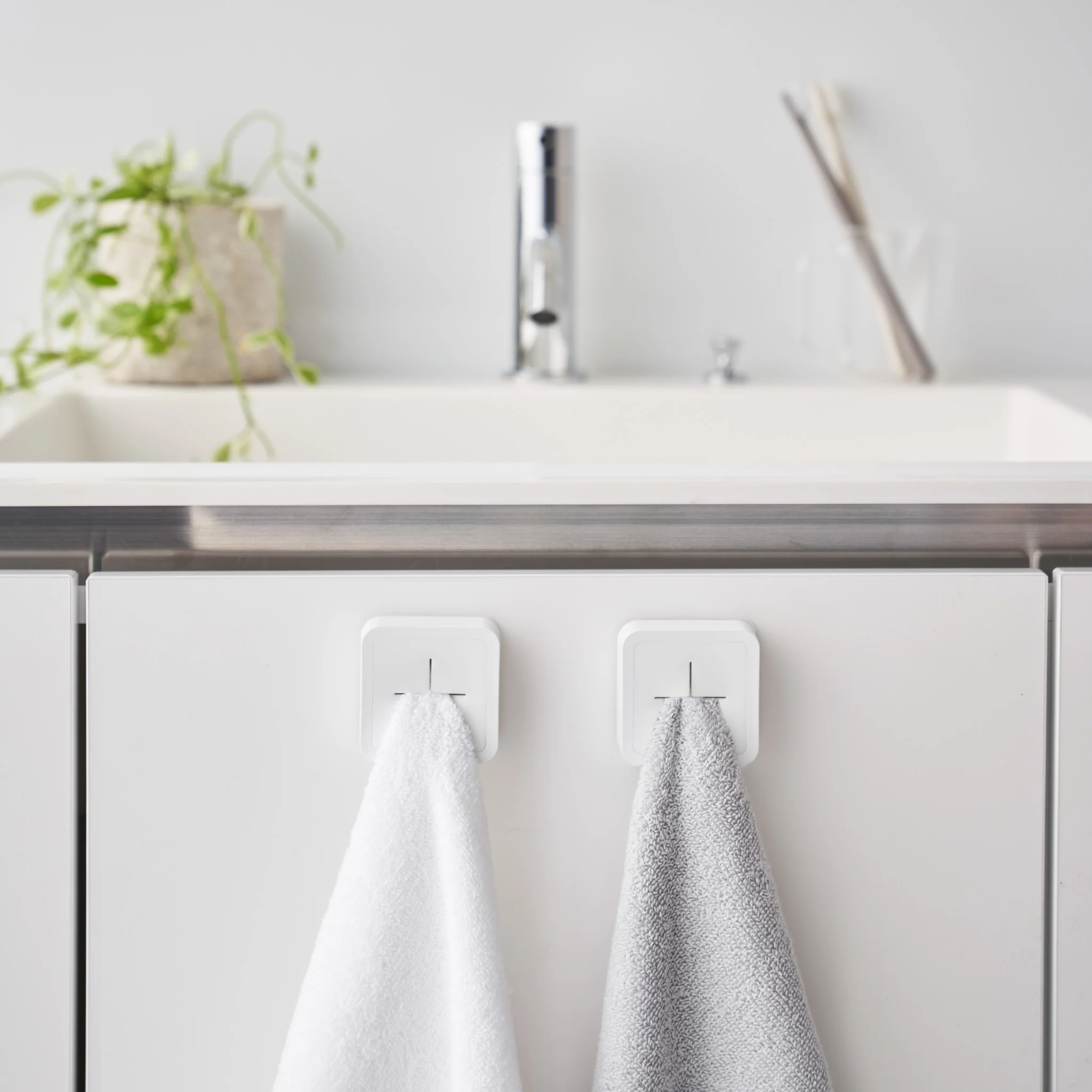 Film Hook Self-Adhesive Towel Holder - Image 6
