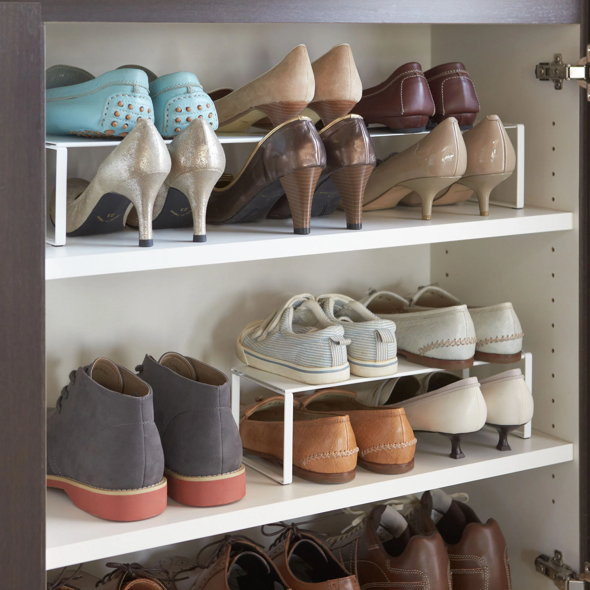 Extendable Shoe Rack with Solid Surface - Image 3