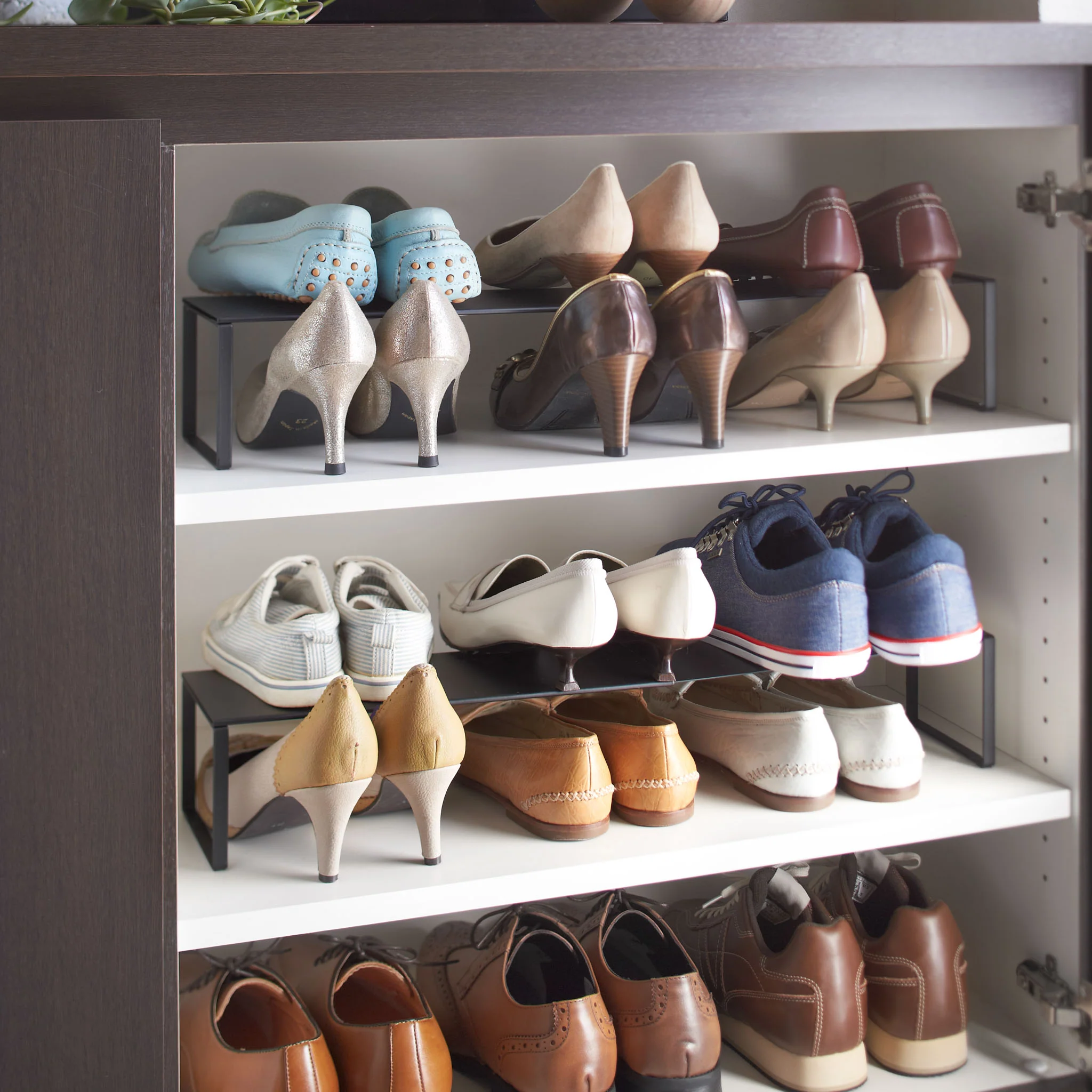 Extendable Shoe Rack with Solid Surface - Image 5