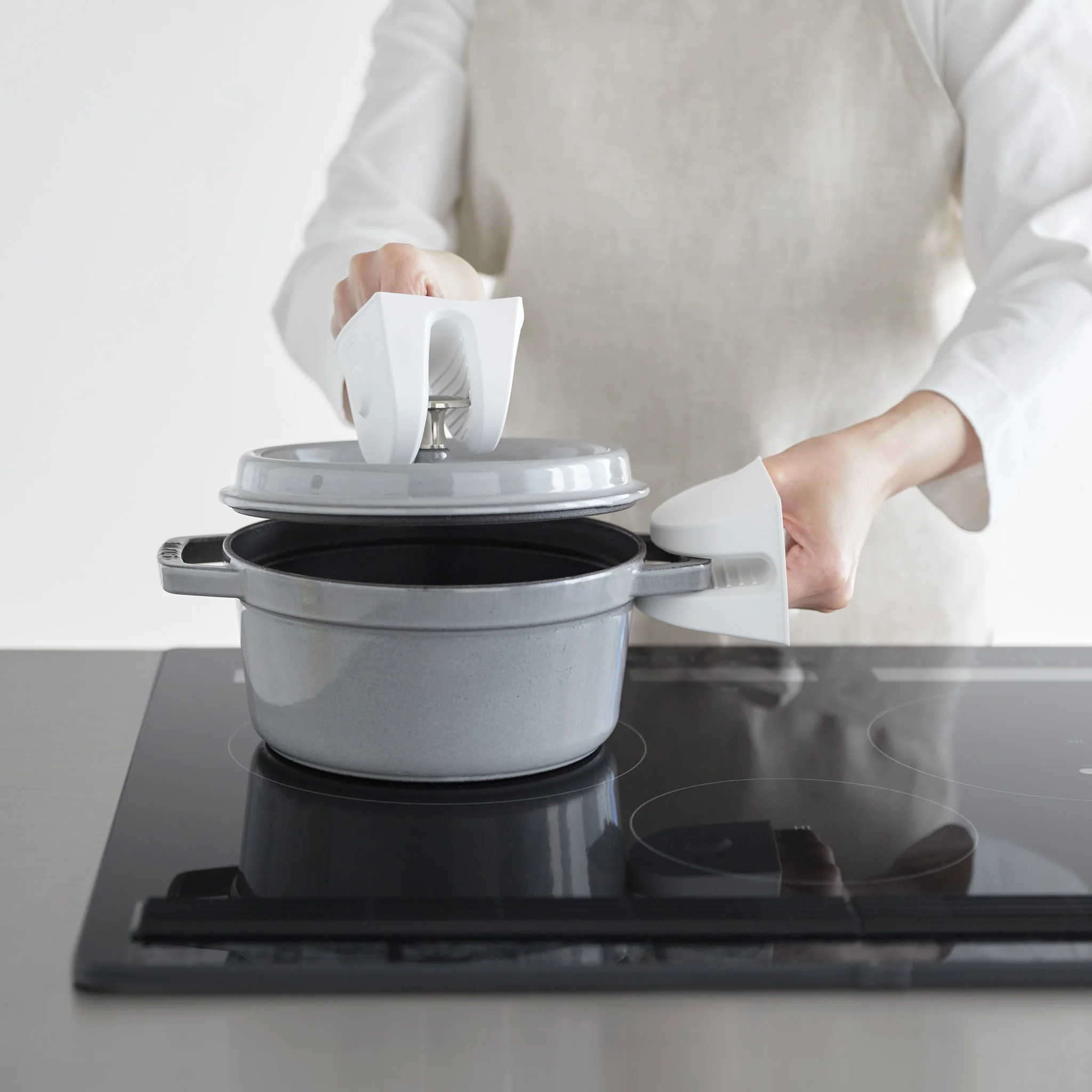 Magnetic Silicone Pot Holders (Set of 2) - Image 4