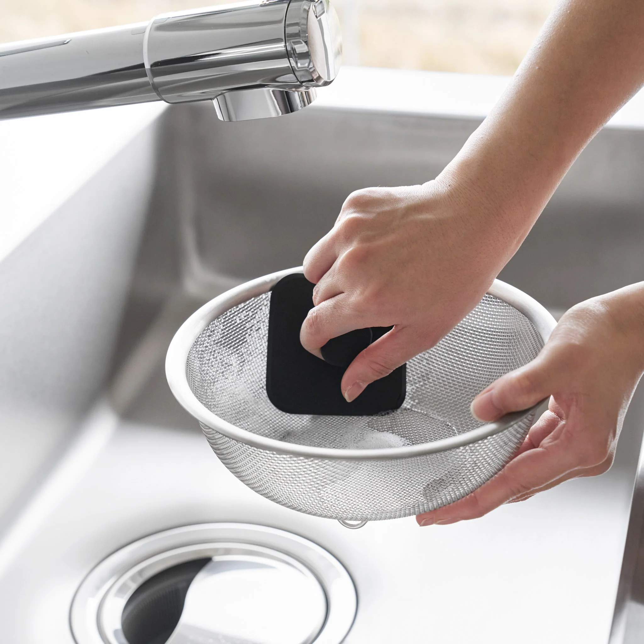 Magnetic Silicone Sponge - Image 16
