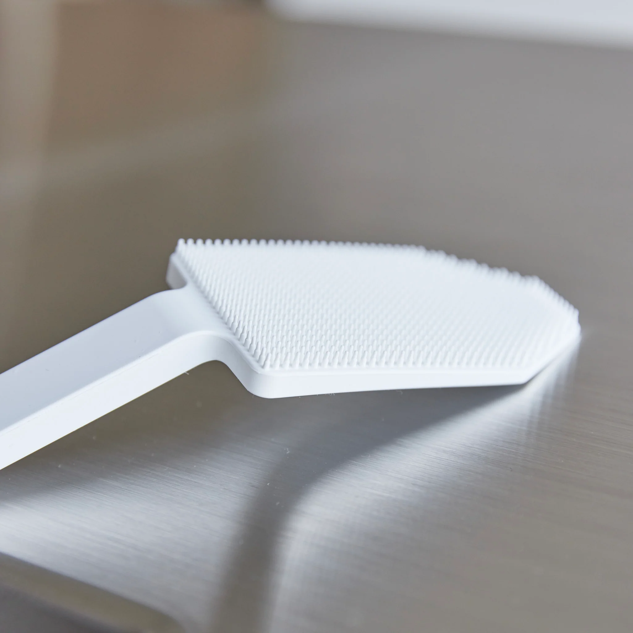 Magnetic Silicone Sponge with Handle - Image 6