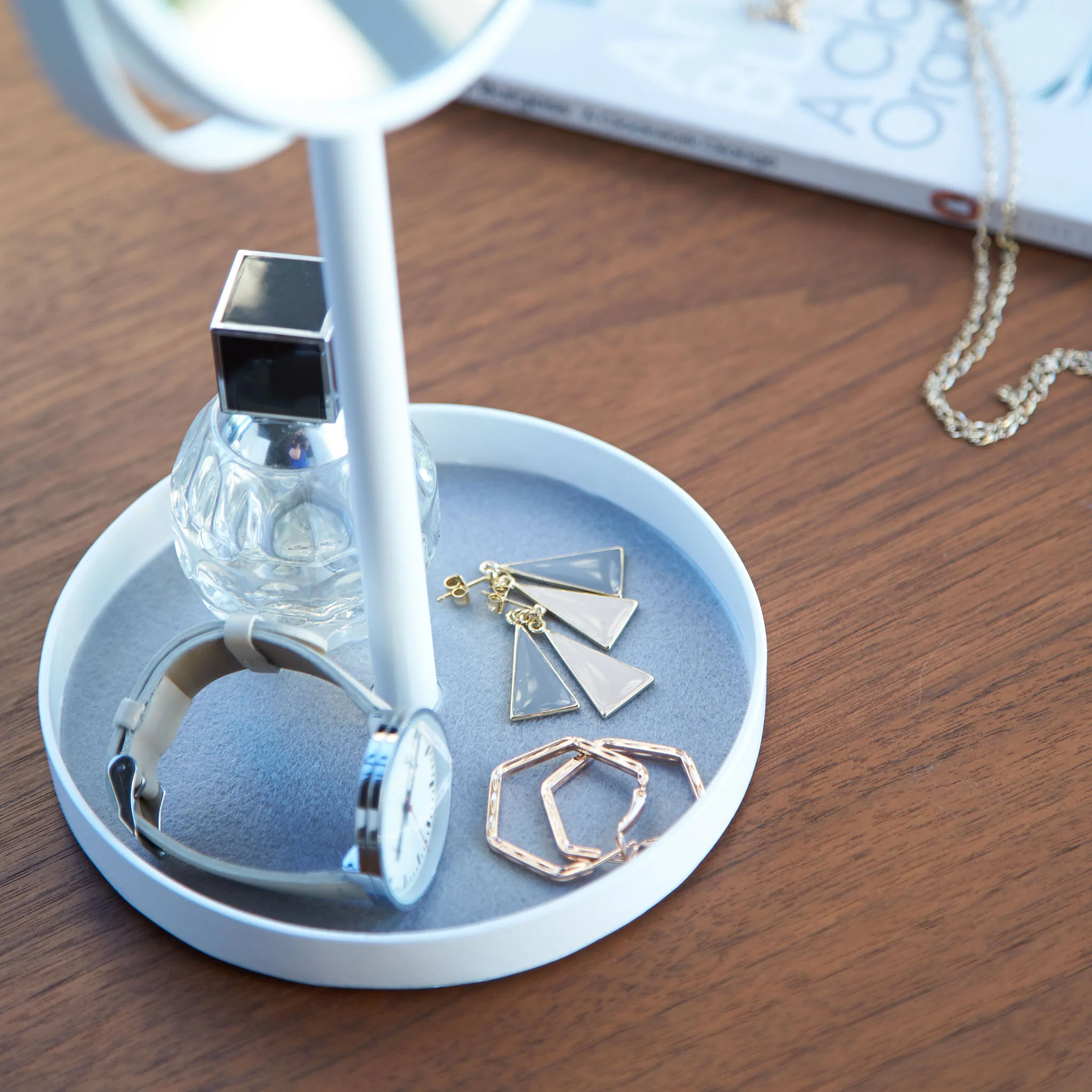 Makeup Mirror with Accessory Tray - Image 3